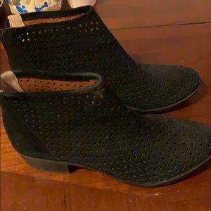 Lucky Brand back zip cut out booties